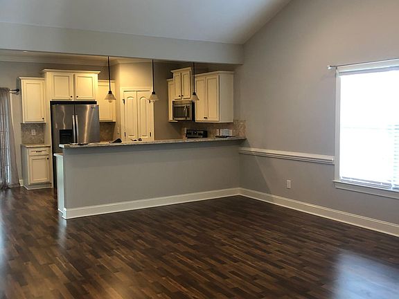 2nd image of 1605B Cambria Dr #B