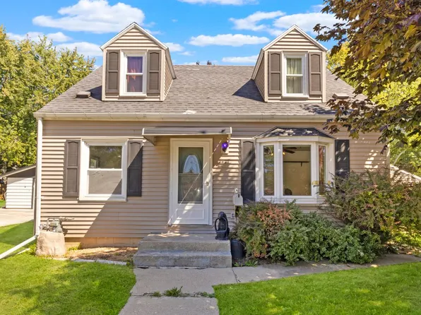 2427 Harrison PLACE, South Milwaukee, WI 53172