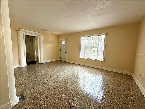 5th image of 629 AVENUE A NE