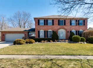 4 Inverness Dr, Bloomington, IL 61701