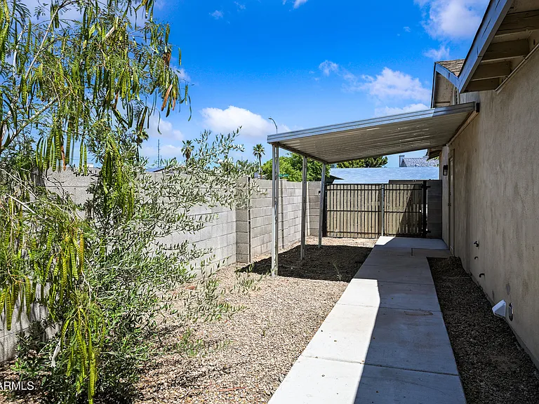 5833 W John Cabot Rd — Photo 17