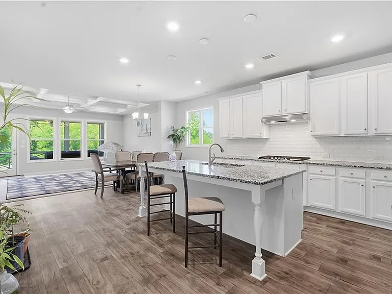 3170 Andover Trl — Photo 4