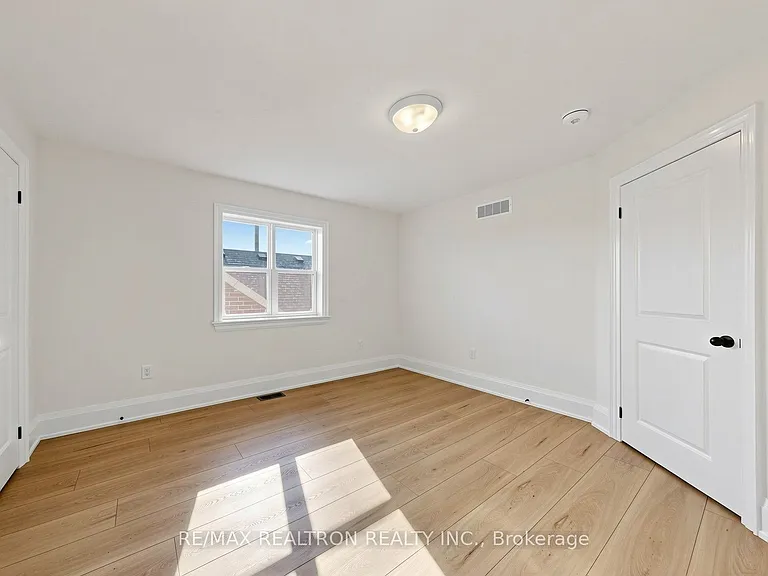 4 Braeburn St — Photo 37
