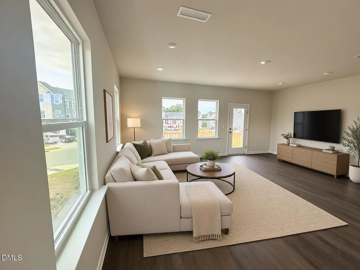 4 bed, 3.5 bath, 2100 sqft, $2,495 — Photo 3