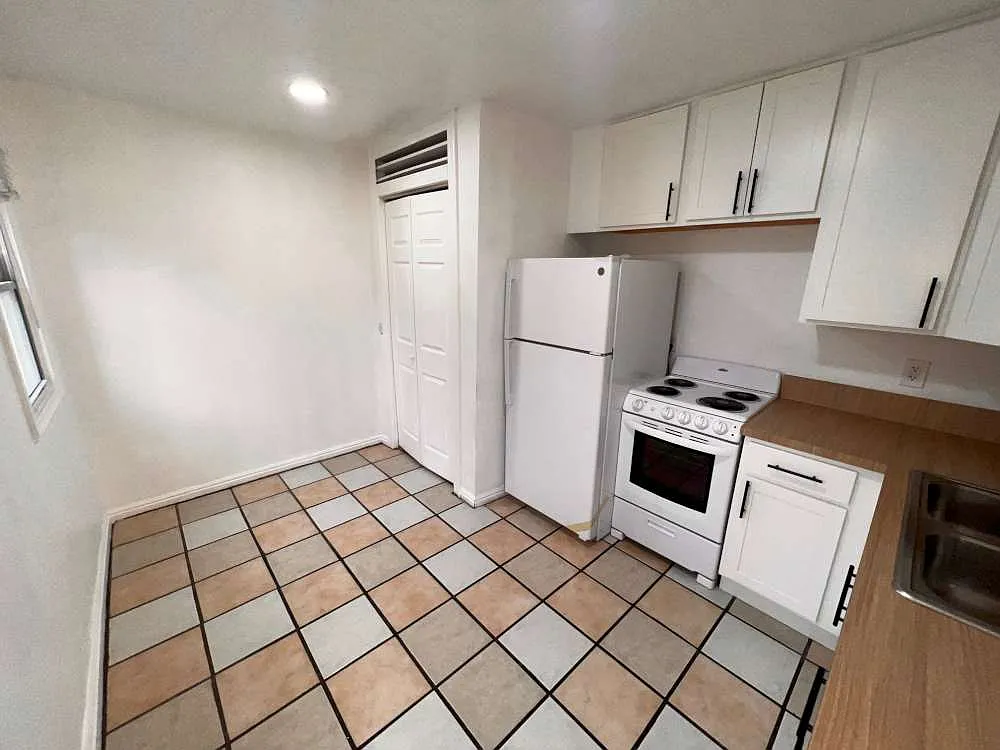 Building Photo - 765 E Center St #2