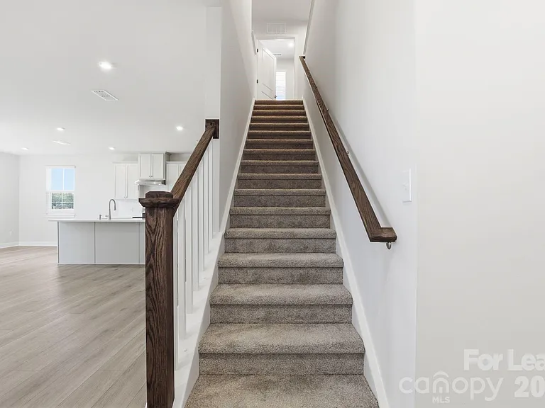 862 Heathway Dr — Photo 13