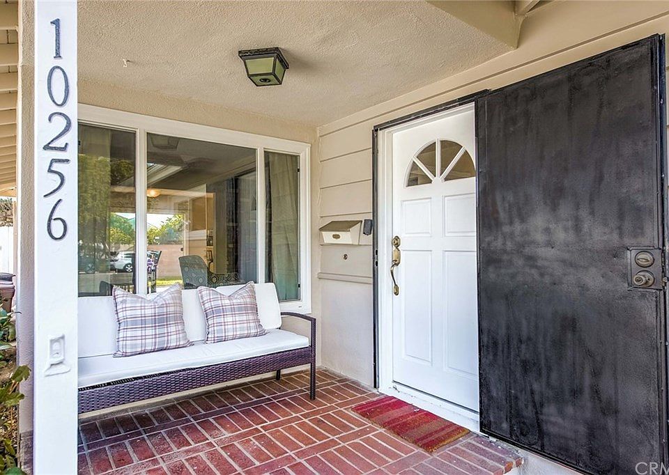 1st image of 10256 Randwick Dr