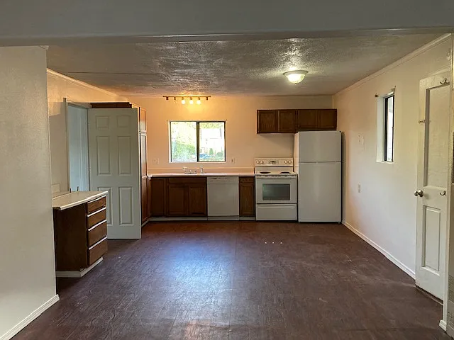 1070 Deer Island Rd — Photo 8