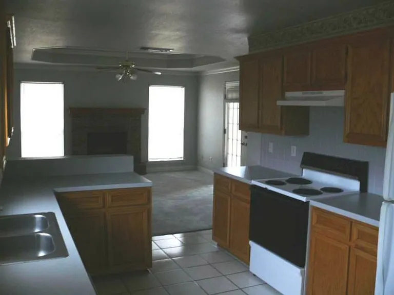 601 Man O War Dr — Photo 5