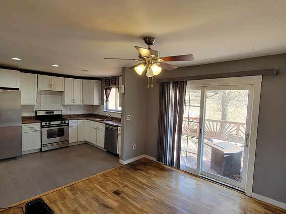 3rd image of 15 Greenwood Dr