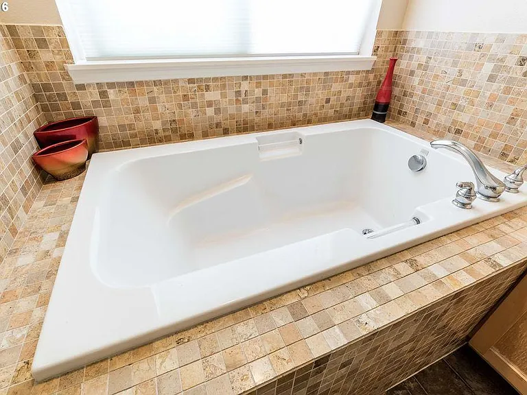 1060 SE Portlandia Ave — Photo 11