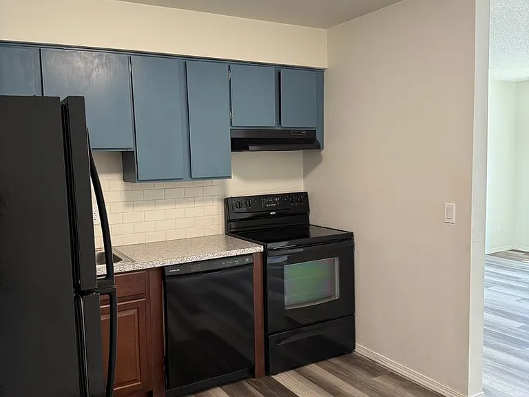 3430 SE 68th Ave — Photo 3