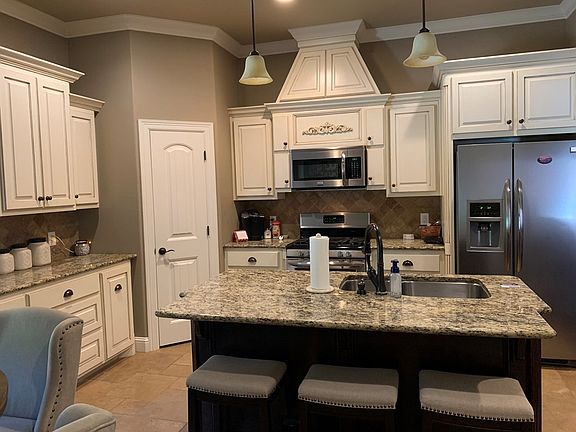 4th image of 3201 Summer Hill Cir