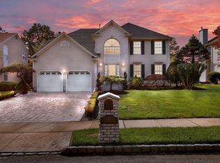 22 Highpointe Way, Matawan, NJ 07747