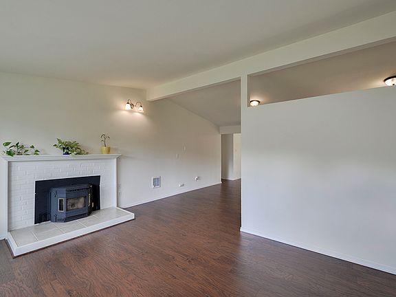 4th image of 7516 193rd Ave E