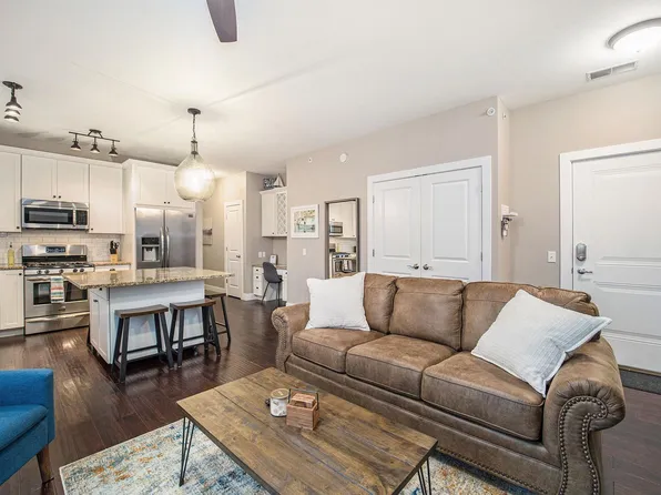 115 E 8th St APT 16, Traverse City, MI 49684