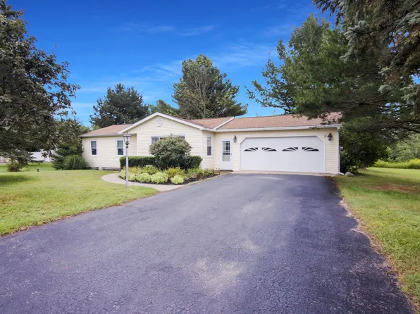 307 Lamoreaux Dr, Elk Rapids, MI 49629