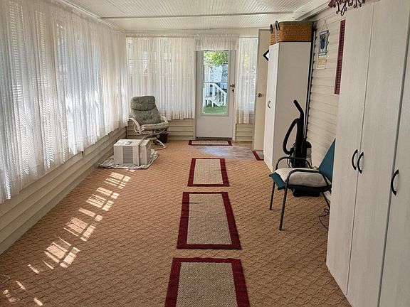4th image of 8120 Aspen Dr