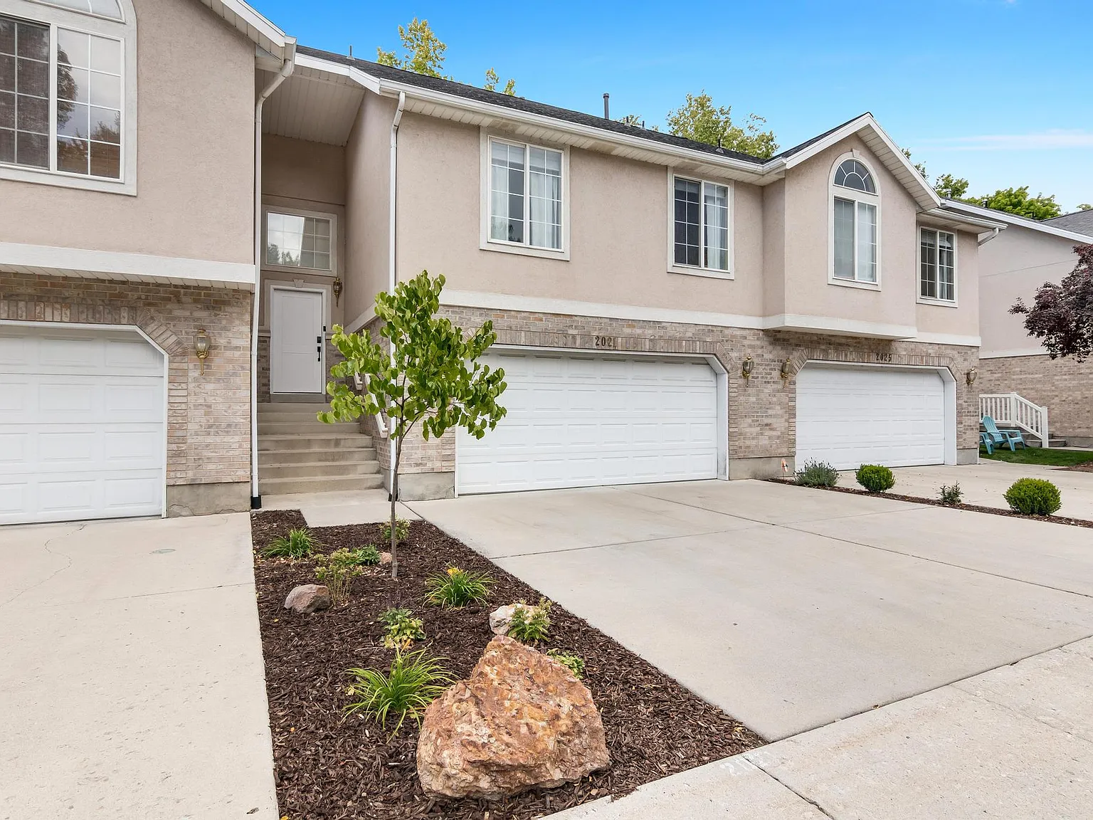 E Cotton Willow Ln, Holladay — Photo 2