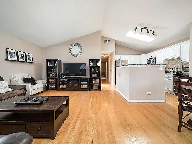 581 Le Parc Cir — Photo 7