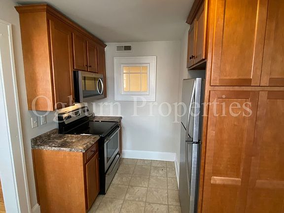 5th image of 615 W 1st St APT 1