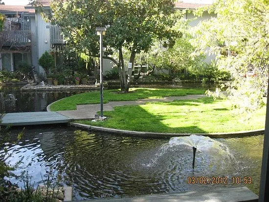 Spacious 1 bedroom/1 bathroom downstairs condominium. — Photo 4