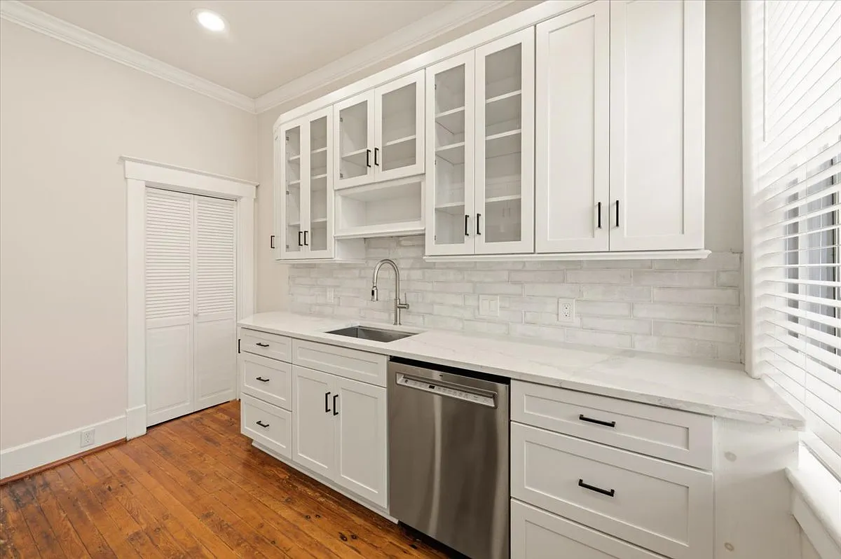 2 bed, 1200 sqft, $2,250 — Photo 3