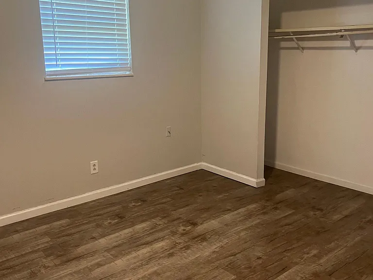 211 Elyria Dr #4 — Photo 6