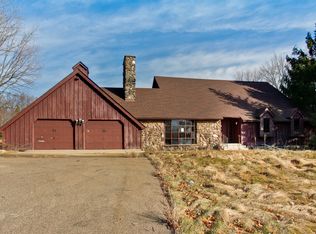 1652 Banbury Rd, Inverness, IL 60067