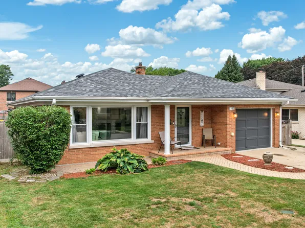 8532 Marmora Ave, Morton Grove, IL 60053