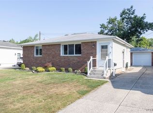 25 Domino Ct, Depew, NY 14043