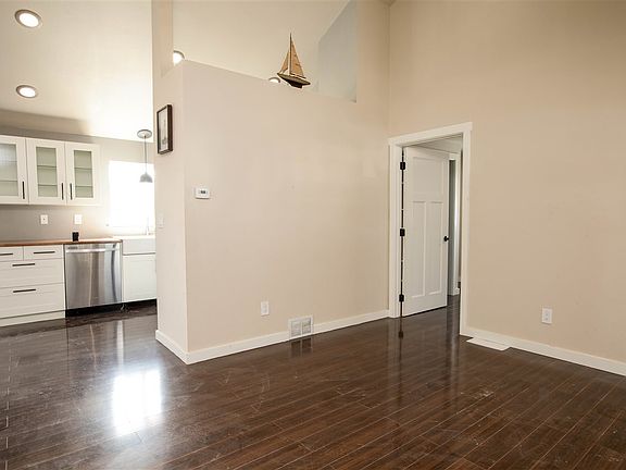 3rd image of 412 E Dalton Ave