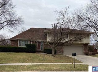 2200 Devonshire Dr, Lincoln, NE 68506