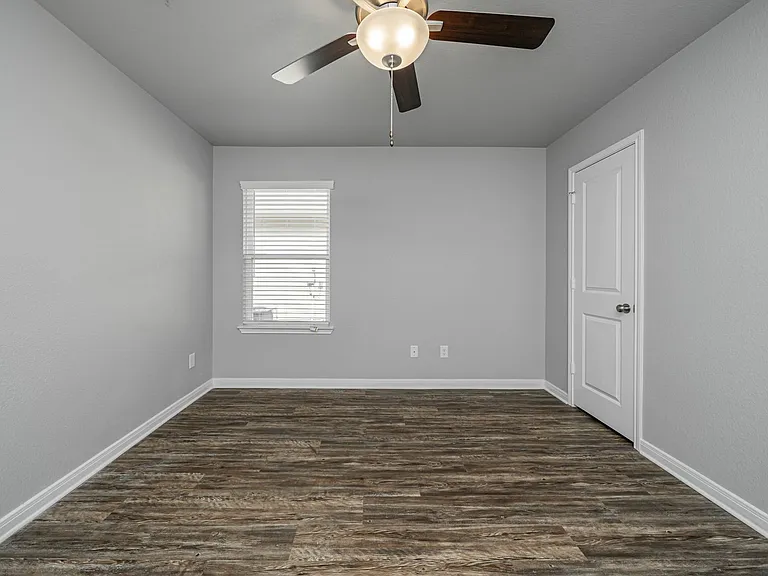 521 Fallbrook Dr — Photo 37