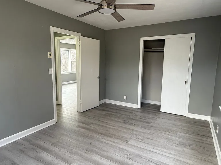 221 Taylor St — Photo 17