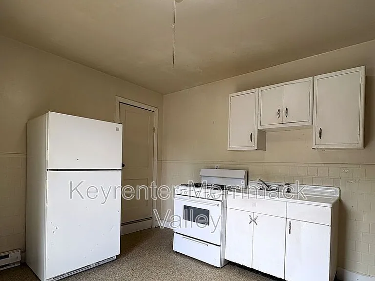 86 Mammoth Rd — Photo 1