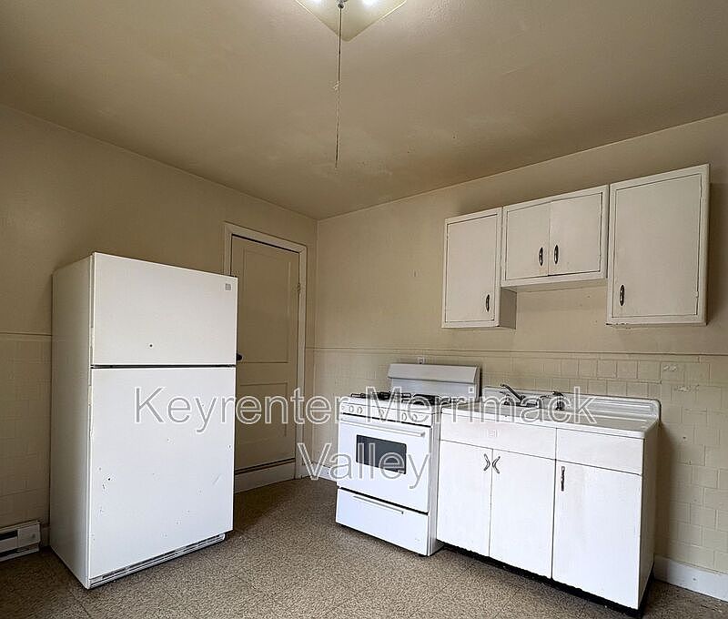 1st image of 86 Mammoth Rd