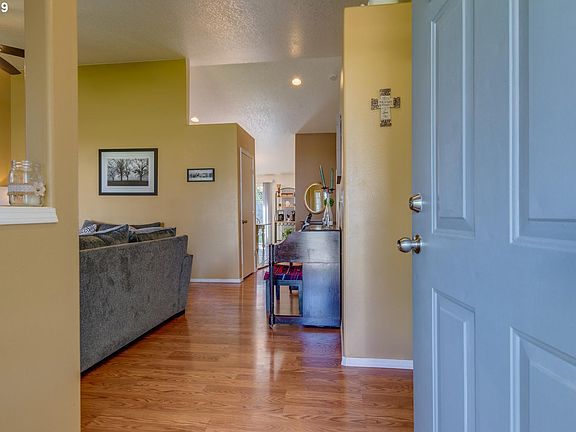 3rd image of 1300 NE 18th Ave