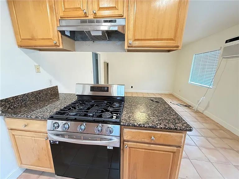 12660 Yorba Ave — Photo 8