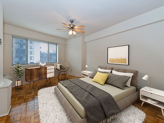 Apartment bedroom (virtually staged)