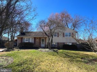 14717 Lock Dr, Centreville, VA 20120