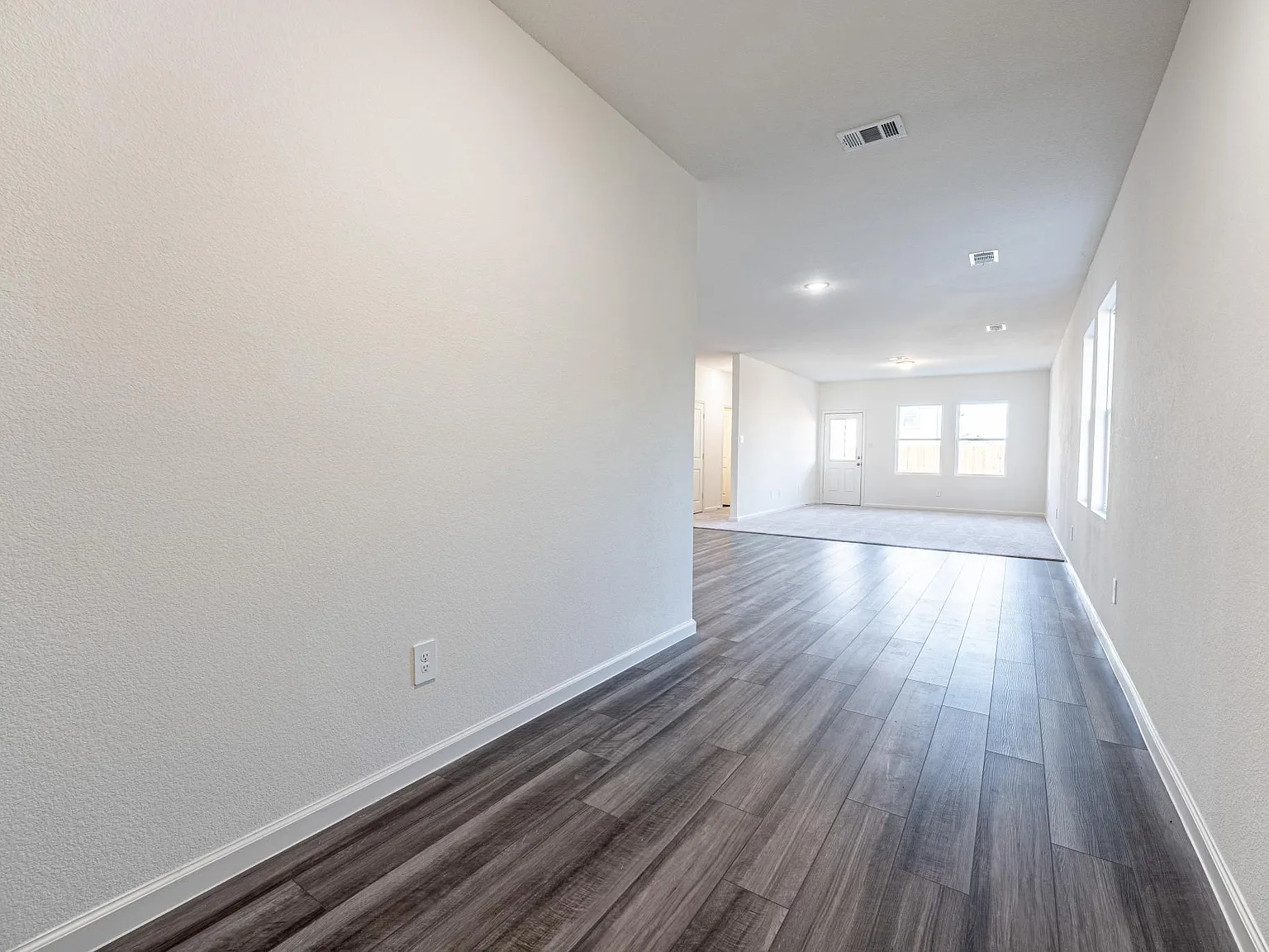 5 bed, 2800 sqft, $3,500 — Photo 3