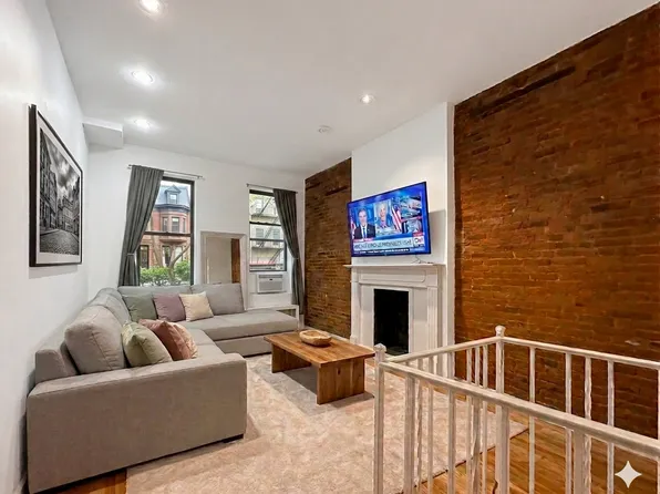 452 E 84th St APT 1F, New York, NY 10028