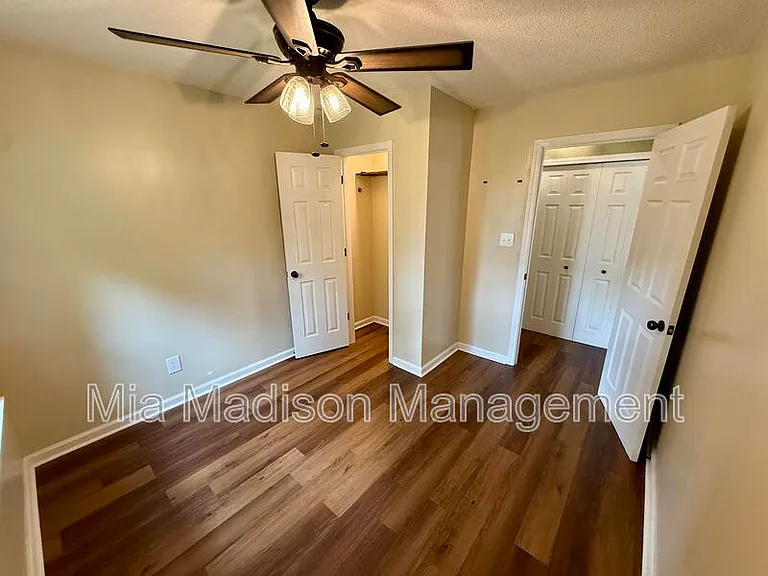 2233 E Derenne Ave — Photo 21