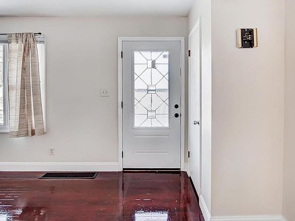 3rd image of 3411 Oaklawn St
