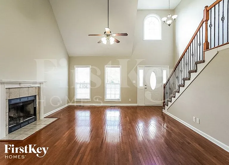 3745 Nadia Dr — Photo 2