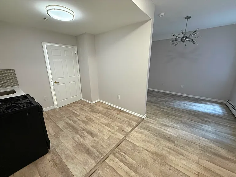22 Emory St #14E — Photo 6