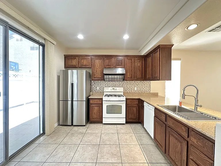 8137 Aurora Mist St — Photo 6
