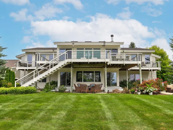 18027 Hammond Bay St, Spring Lake, MI 49456