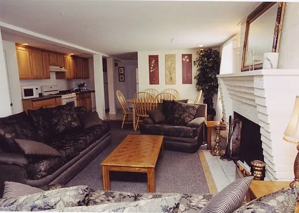 614 E Buffalo St — Photo 3